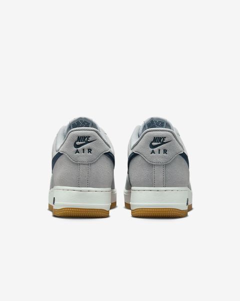 Оригінальні чоловічі кросівки Nike Air Force 1 '07 LV8 "Light Smoke Grey/Gum Light Brown/Summit White/Armory Navy" (IB6388-003) IB6388-003 фото