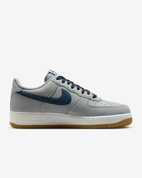 Оригінальні чоловічі кросівки Nike Air Force 1 '07 LV8 "Light Smoke Grey/Gum Light Brown/Summit White/Armory Navy" (IB6388-003) IB6388-003 фото