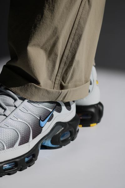 Оригинальные мужские кроссовки Nike Air Max Plus "Pure Platinum/Dark Smoke Grey/Black/University Blue" (DM0032-015) DM0032-015 фото