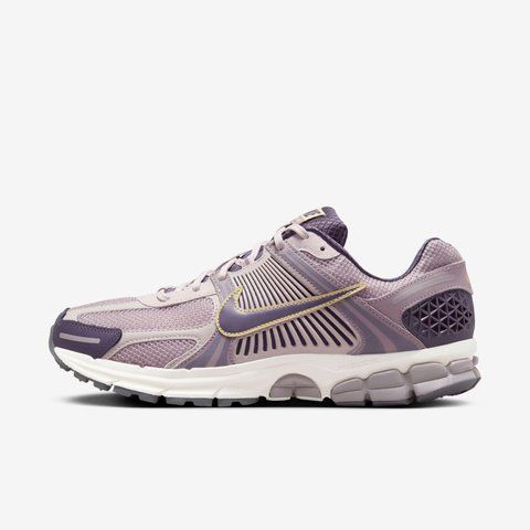 Оригинальные мужские кроссовки Nike Zoom Vomero 5 "Platinum Violet/Light Violet Ore/Team Gold" (HQ3643-019) HQ3643-019 фото