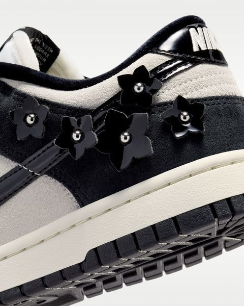 Оригинальные кроссовки Nike Dunk Low SE "Florette" "Black/Sail/Black" (IV4726-002) IV4726-002 фото