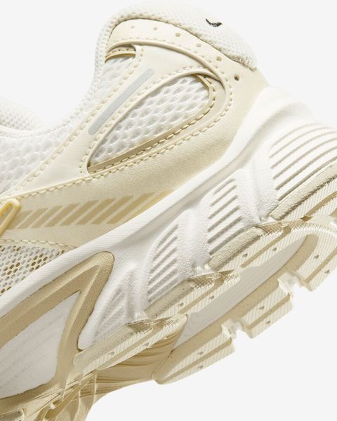 Оригінальні кросівки Nike V5 RNR "Coconut Milk/Sail" (IO0464-101) IO0464-101 фото