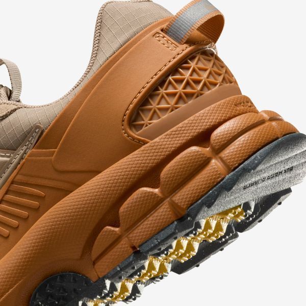 Оригінальні кросівки Nike Zoom Vomero Roam "Flax/Anthracite/University Gold/Khaki" (HQ2181-200) HQ2181-200 фото
