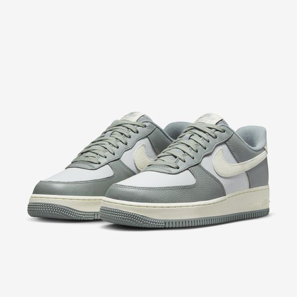 Оригинальные мужские кроссовки Nike Air Force 1 Low '07 LX "Mica Green / Photon Dust / Coconut" (DV7186-300) DV7186-300 фото