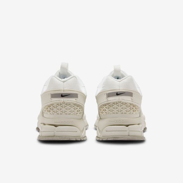 Оригінальні чоловічі кросівки Nike Zoom Vomero Roam "Summit White/Light Bone/Light Iron Ore" (HV5951-100) HV5951-100 фото