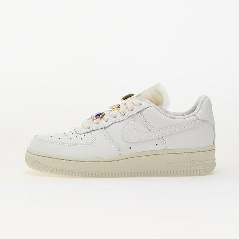 Оригинальные женские кроссовки Nike Air Force 1 Low Premium "Light Bone / Light Bone / Kelly Green" (DN5463-001) DN5463-001 фото