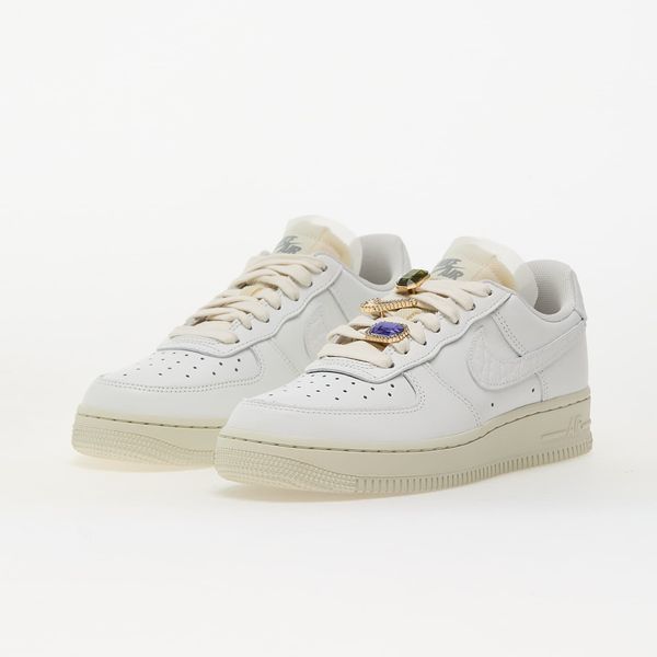 Оригінальні жіночі кросівки Nike Air Force 1 Low Premium "Light Bone / Light Bone / Kelly Green" (DN5463-001) DN5463-001 фото