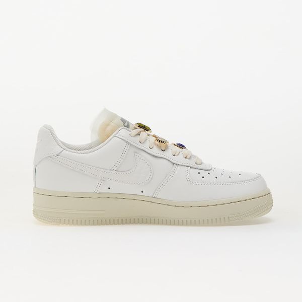 Оригінальні жіночі кросівки Nike Air Force 1 Low Premium "Light Bone / Light Bone / Kelly Green" (DN5463-001) DN5463-001 фото