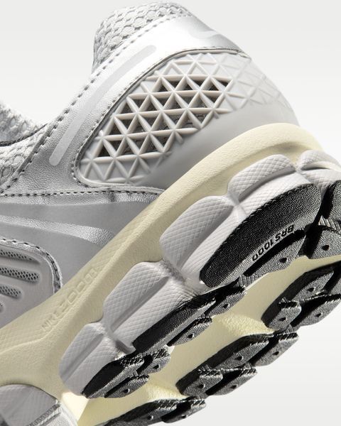 Оригінальні кросівки Nike Zoom Vomero 5 "Grey Fog/Metallic Silver/Coconut Milk" (IM3486-002) IM3486-002 фото