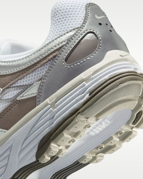 Оригинальные кроссовки Nike P-6000 "White / Metallic Silver / Cave Stone / Light Bone" (IU7554-100) IU7554-100 фото