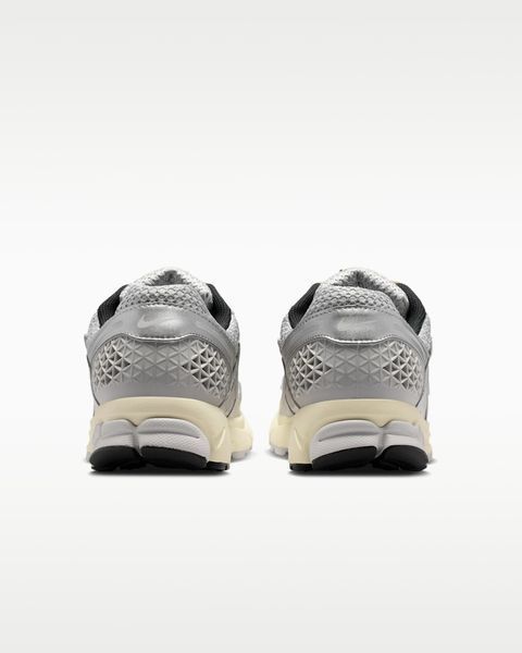 Оригінальні кросівки Nike Zoom Vomero 5 "Grey Fog/Metallic Silver/Coconut Milk" (IM3486-002) IM3486-002 фото