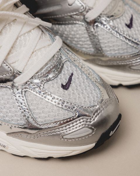 Оригінальні жіночі кросівки Nike Wmns Air Pegasus 2005 "Photon Dust / Chrome / Sail" (HJ7310-025) HJ7310-025 фото
