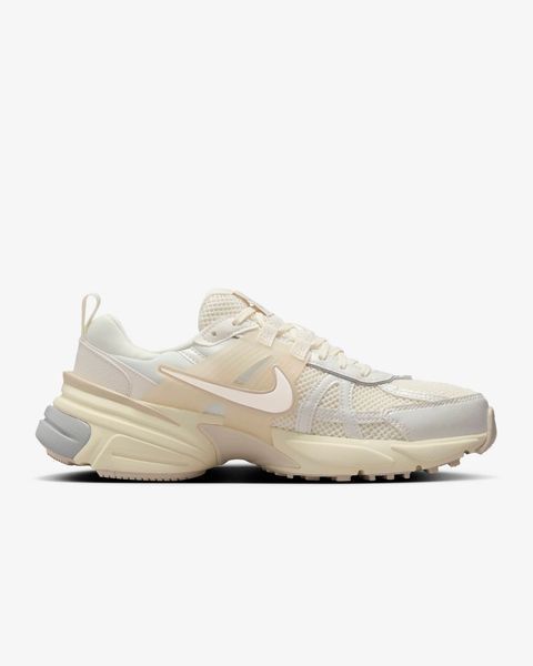Оригінальні жіночі кросівки Nike Wmns V2k Run "Pale Ivory / Pale Ivory / Coconut Milk" (HQ1512-110) HQ1512-110 фото