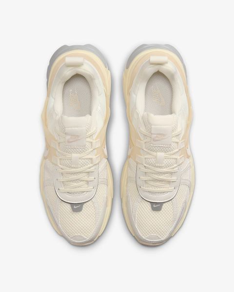 Оригінальні жіночі кросівки Nike Wmns V2k Run "Pale Ivory / Pale Ivory / Coconut Milk" (HQ1512-110) HQ1512-110 фото