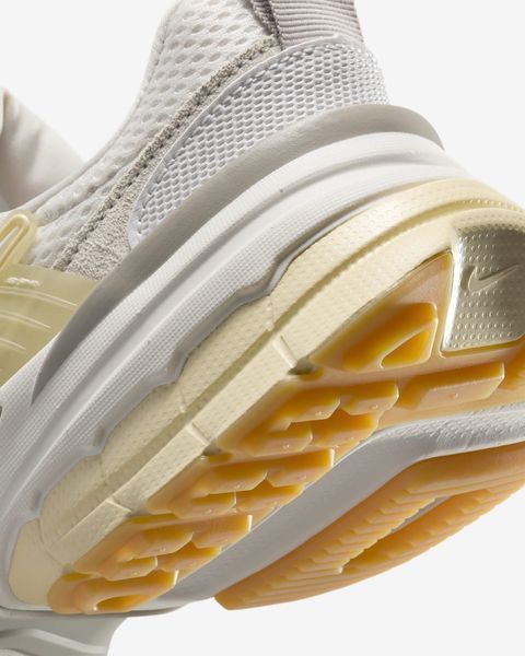 Оригинальные женские кроссовки Nike Wmns V2k Run "Phantom/Light Khaki/College Grey/White" (HV4314-030) HV4314-030 фото