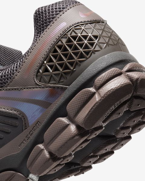 Оригінальні чоловічі кросівки Nike Zoom Vomero 5 "Cave Stone/Multi-Color/Medium Ash/Metallic Silver" (HF5493-201) HF5493-201 фото