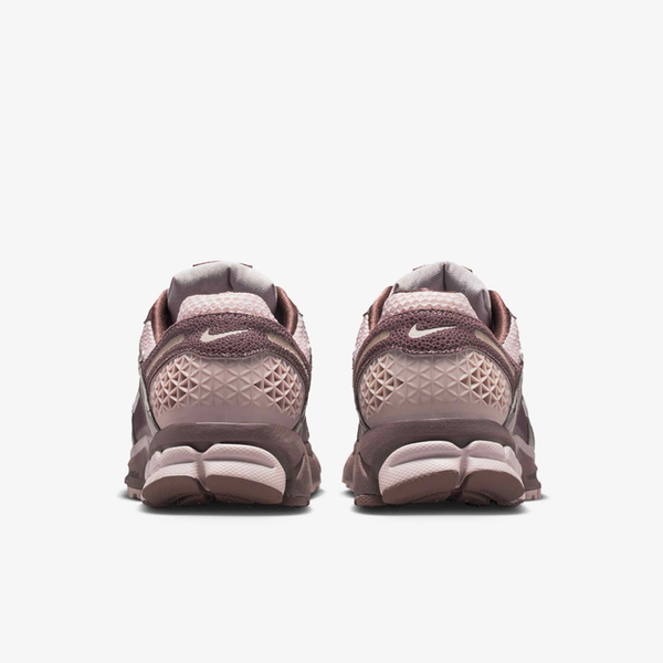 Оригінальні жіночі кросівки Nike Zoom Vomero 5 "Tattoo/Particle Rose/Light Violet Ore" (II6236-500) II6236-500 фото