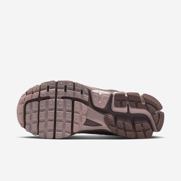 Оригінальні жіночі кросівки Nike Zoom Vomero 5 "Tattoo/Particle Rose/Light Violet Ore" (II6236-500) II6236-500 фото