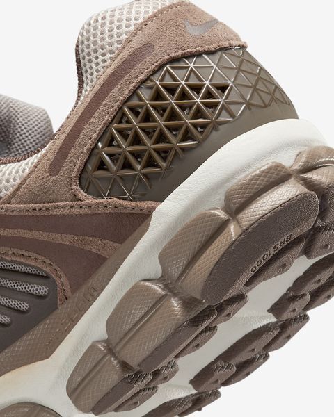 Оригинальные мужские кроссовки Nike Zoom Vomero 5 "College Grey/Mink Brown/Light Orewood Brown/Sail" (HF1553-004) HF1553-004 фото