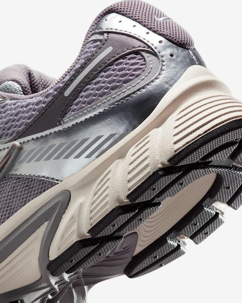 Оригінальні кросівки Nike V5 RNR "Cement Grey/Grey Fog/Light Orewood Brown" (HJ5228-003) HJ5228-003 фото