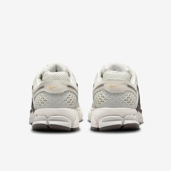 Оригінальні жіночі кросівки Nike Wmns Zoom Vomero 5 "Light Bone/Ironstone/Phantom/Sesame" (HM9657-001) HM9657-001 фото