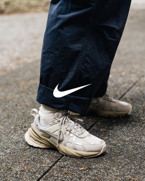 Оригінальні жіночі кросівки Nike V2K Run GORE-TEX "Light Iron Ore/Light Bone/Khaki" (FZ2622-002) FZ2622-002 фото
