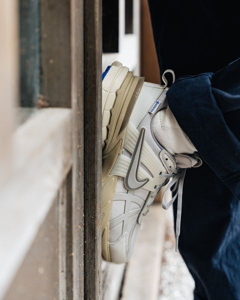 Оригінальні жіночі кросівки Nike V2K Run GORE-TEX "Light Iron Ore/Light Bone/Khaki" (FZ2622-002) FZ2622-002 фото