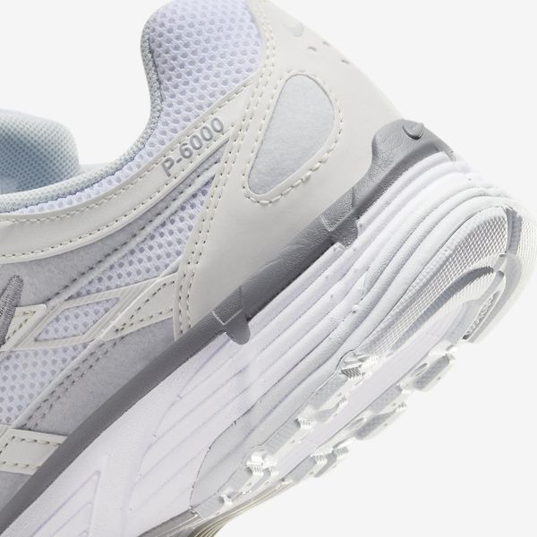 Оригінальні жіночі кросівки Nike Wmns P-6000 "Metallic Summit White / White / Pure Platinum" (FV6603-101) FV6603-101 фото