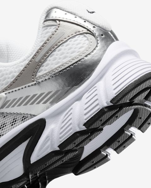 Оригінальні кросівки Nike V5 RNR "White/Vast Grey/Metallic Silver/Black" (HQ7901-107) HQ7901-107 фото