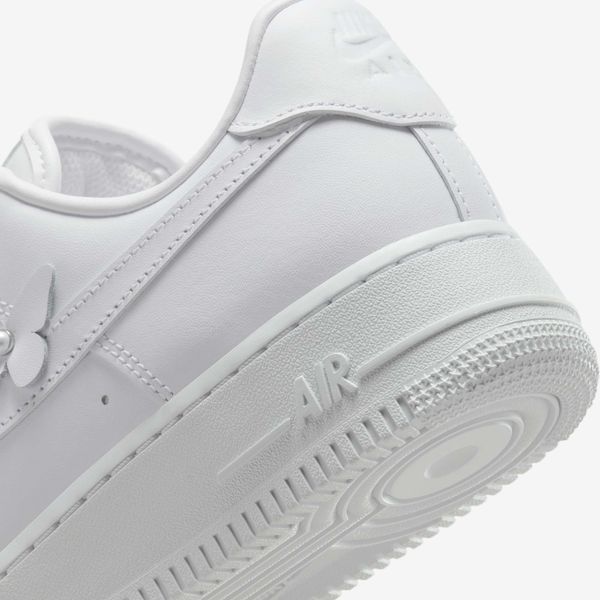 Оригінальні жіночі кросівки Nike Air Force 1 Low '07 "White / White / Black" (IH4480-100) IH4480-100 фото