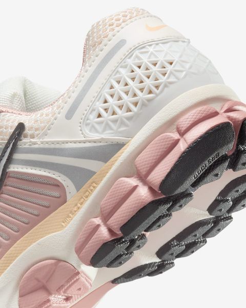 Оригинальные женские кроссовки Nike Zoom Vomero 5 "Sail/Pearl White/Particle Pink" (HF1877-102) HF1877-102 фото