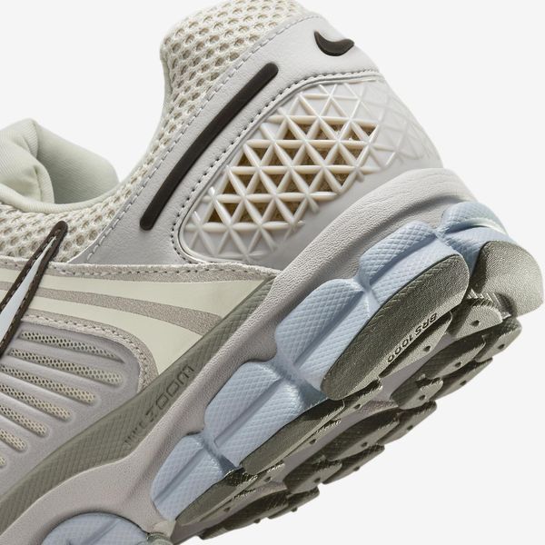Оригінальні чоловічі кросівки Nike Zoom Vomero 5 "Light orewood brown/Dark stucco/Light pumice" (FZ3653-104) FZ3653-104 фото