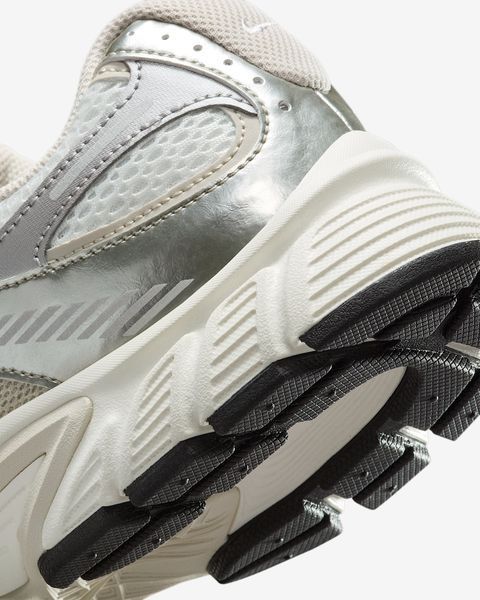Оригінальні кросівки Nike V5 RNR "Summit White/Sail/Black/Light Orewood Brown" (HQ7901-104) HQ7901-104 фото