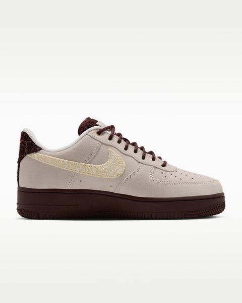 Оригінальні кросівки Nike Air Force 1 '07 "Sail/Mystic Dates/Team Red" (IZ6166-116) IZ6166-116 фото