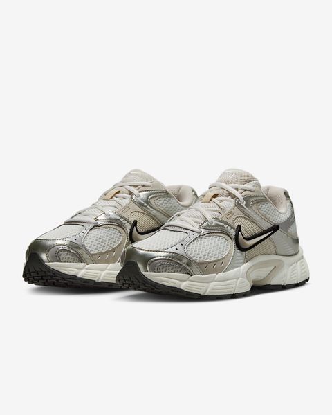 Оригінальні кросівки Nike V5 RNR "Summit White/Sail/Black/Light Orewood Brown" (HQ7901-104) HQ7901-104 фото