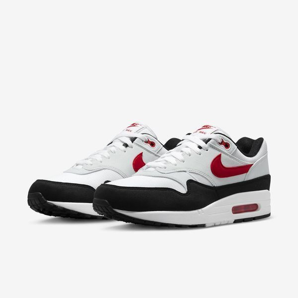 Оригінальні чоловічі кросівки Nike Air Max 1 "White / Pure Platinum / Black / University Red" (FD9082-101) FD9082-101 фото