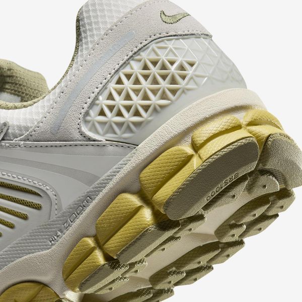 Оригінальні чоловічі кросівки Nike Zoom Vomero 5 "Light Bone / Medium Olive / Neutra" (FV0397-001) FV0397-001 фото
