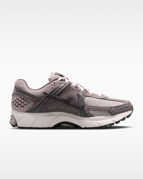 Оригинальные мужские кроссовки Nike Zoom Vomero 5 SE "College Grey/Cave Stone/Sail/Medium Ash" (IV6857-002) IV6857-002 фото