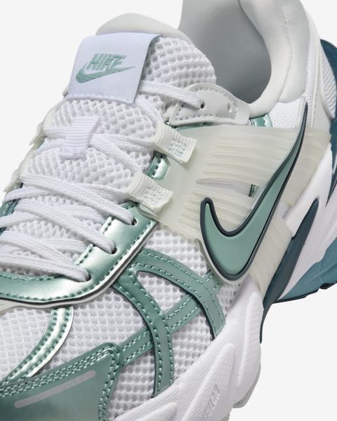 Оригінальні жіночі кросівки Nike Wmns V2k Run "White/Smokey Blue/Armory Navy/Cannon" (FD0736-111) FD0736-111 фото