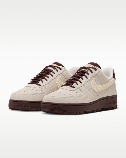 Оригінальні кросівки Nike Air Force 1 '07 "Sail/Mystic Dates/Team Red" (IZ6166-116) IZ6166-116 фото