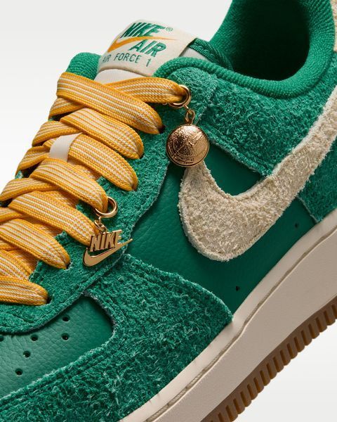 Оригинальные кроссовки Nike Air Force 1 '07 "Game Day" "Malachite/University Gold/Gum Medium Brown/Coconut Milk" (IV5685-365) IV5685-365 фото