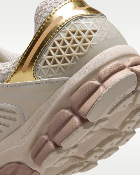 Оригинальные кроссовки Nike Zoom Vomero 5 "Light Orewood Brown/Hemp/Phantom/Metallic Gold" (IV4311-101) IV4311-101 фото