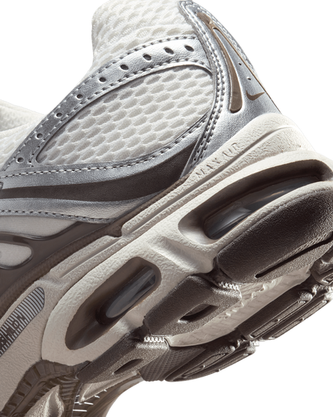 Оригинальные кроссовки Nike Wmns Air Max Moto 2k "Phantom/Metallic Silver/Light Bone/Baroque Brown" (IO1915-030) IO1915-030 фото