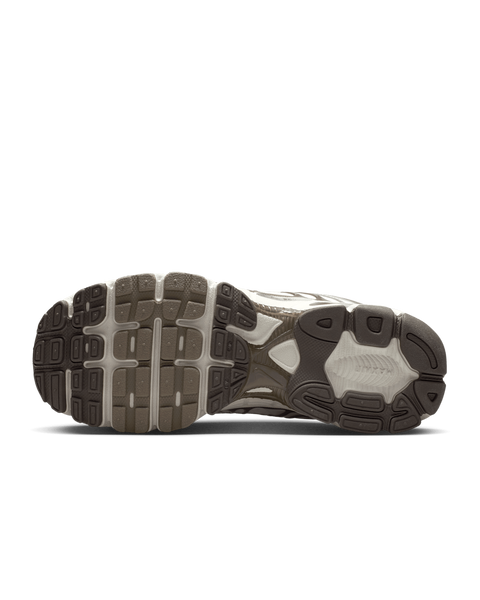 Оригинальные кроссовки Nike Wmns Air Max Moto 2k "Phantom/Metallic Silver/Light Bone/Baroque Brown" (IO1915-030) IO1915-030 фото