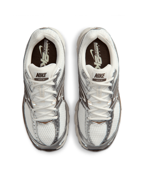 Оригинальные кроссовки Nike Wmns Air Max Moto 2k "Phantom/Metallic Silver/Light Bone/Baroque Brown" (IO1915-030) IO1915-030 фото