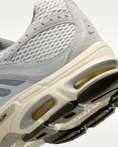Оригінальні чоловічі кросівки Nike Air Max Moto 2k "Grey Fog / Gunsmoke / Coconut Milk" (IQ4924-005) IQ4924-005 фото