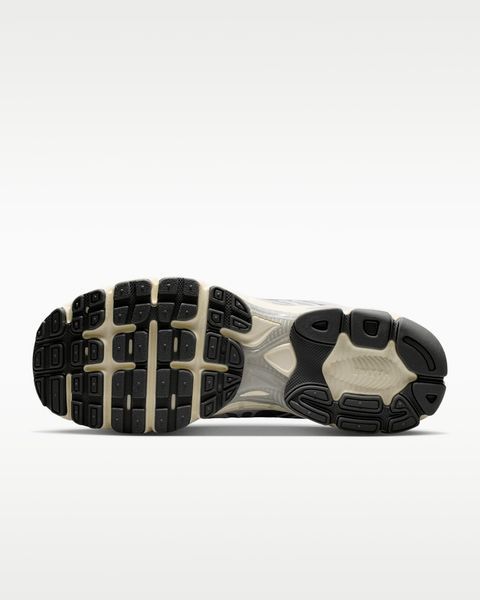 Оригінальні чоловічі кросівки Nike Air Max Moto 2k "Grey Fog / Gunsmoke / Coconut Milk" (IQ4924-005) IQ4924-005 фото