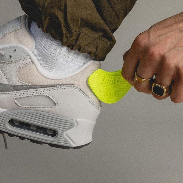 Оригінальні чоловічі кросівки Nike Air Max 90 "Photon Dust / Light Smoke Grey / Phantom" (HF4296-001) HF4296-001 фото