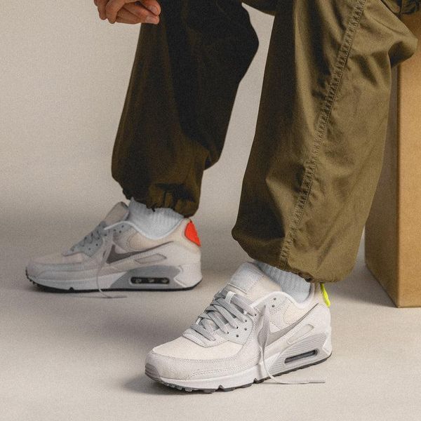 Оригінальні чоловічі кросівки Nike Air Max 90 "Photon Dust / Light Smoke Grey / Phantom" (HF4296-001) HF4296-001 фото