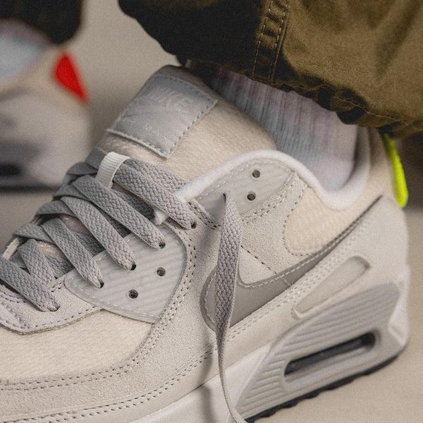 Оригінальні чоловічі кросівки Nike Air Max 90 "Photon Dust / Light Smoke Grey / Phantom" (HF4296-001) HF4296-001 фото